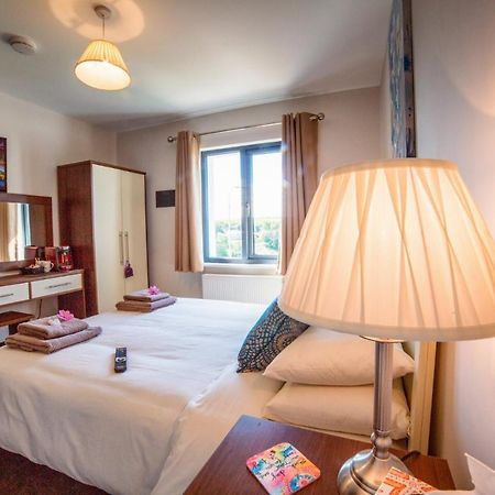 Taim Lodge Westport Buitenkant foto